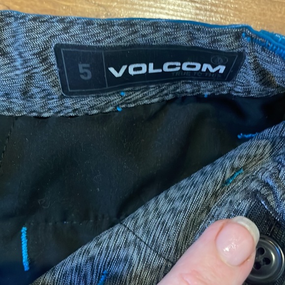 Size 5 volcom shorts. Very good quality. Perfect condition. - Picture 2 of 2
